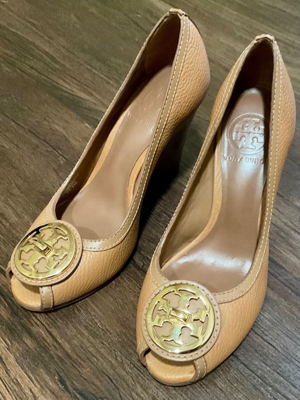 Tory Burch Peep-toe heels sz6.5 camel